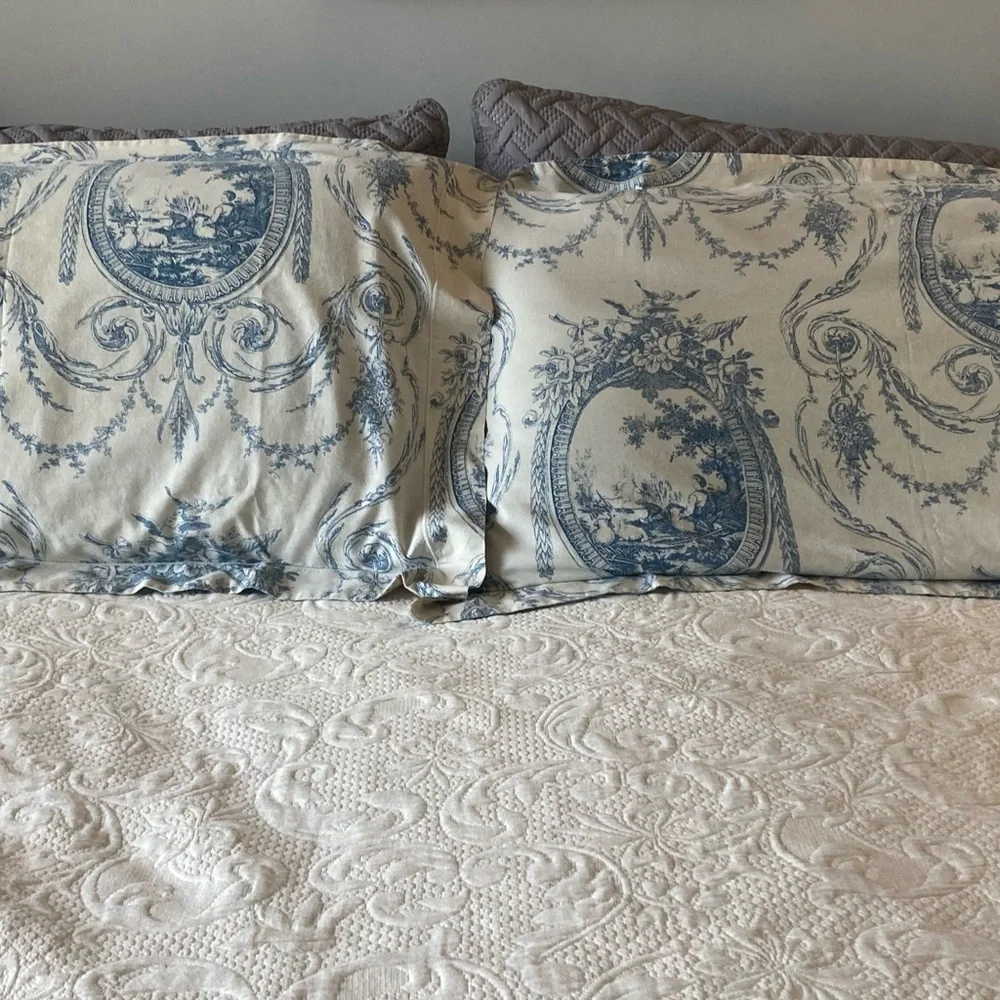 Vintage Yves Delorme King pillow shams - Picture 2 of 9